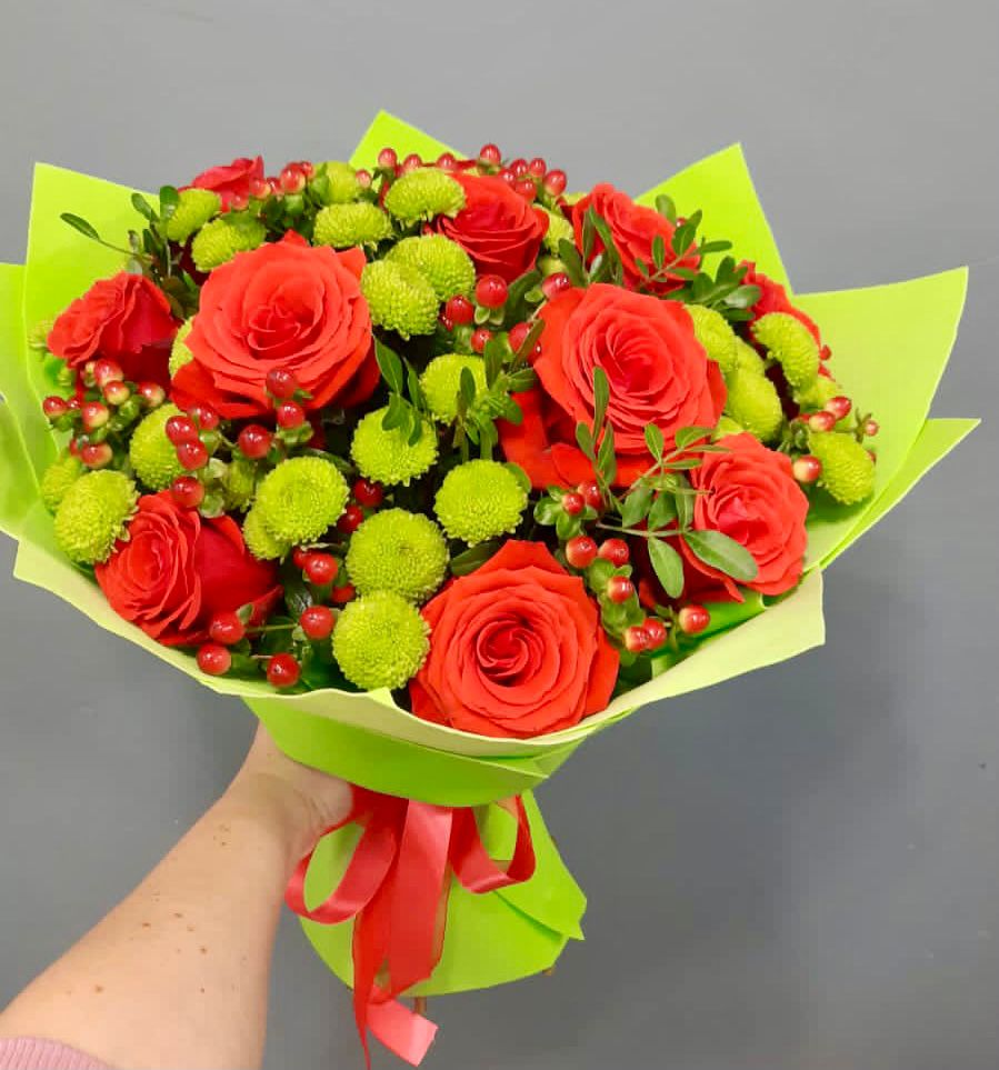 Букет цветов из: Хризантемы и Розы в Новоалександровске