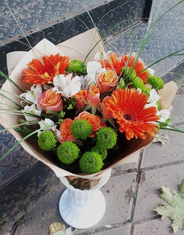 Букет цветов из: Герберы, Хризантемы, Альстромерии и Розы в Новоалександровске