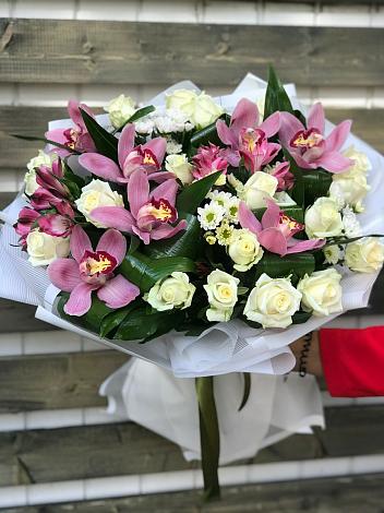 Букет цветов из: Розы и Хризантемы в Новоалександровске