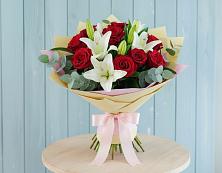Букет цветов из:  Лилии и Розы в Новоалександровске