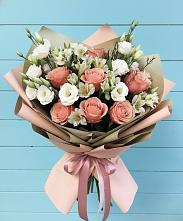 Букет цветов из:  Розы, Альстромерии и Лизиантусы в Новоалександровске