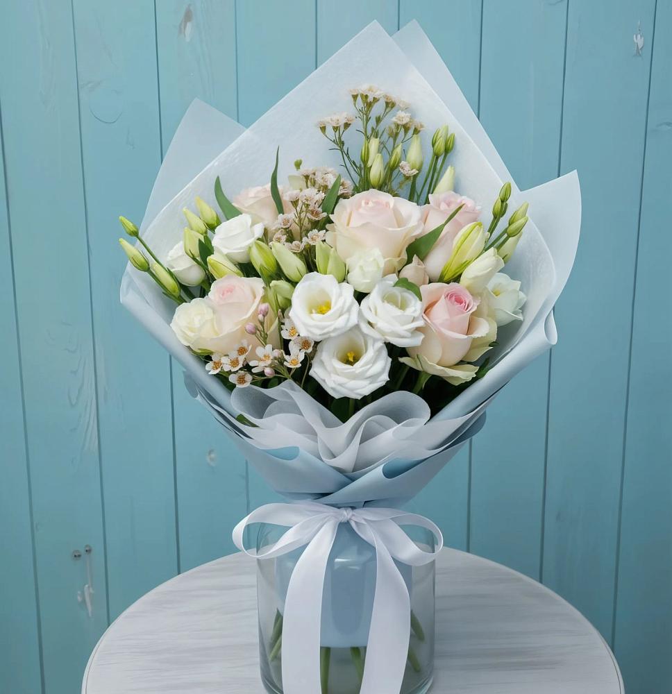 Букет цветов из: Розы и Лизиантусы в Новоалександровске