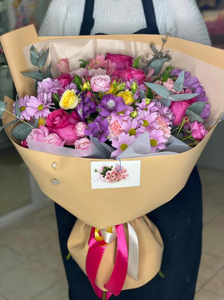 Букет цветов из: Хризантемы, Гвоздики и Альстромерии в Новоалександровске