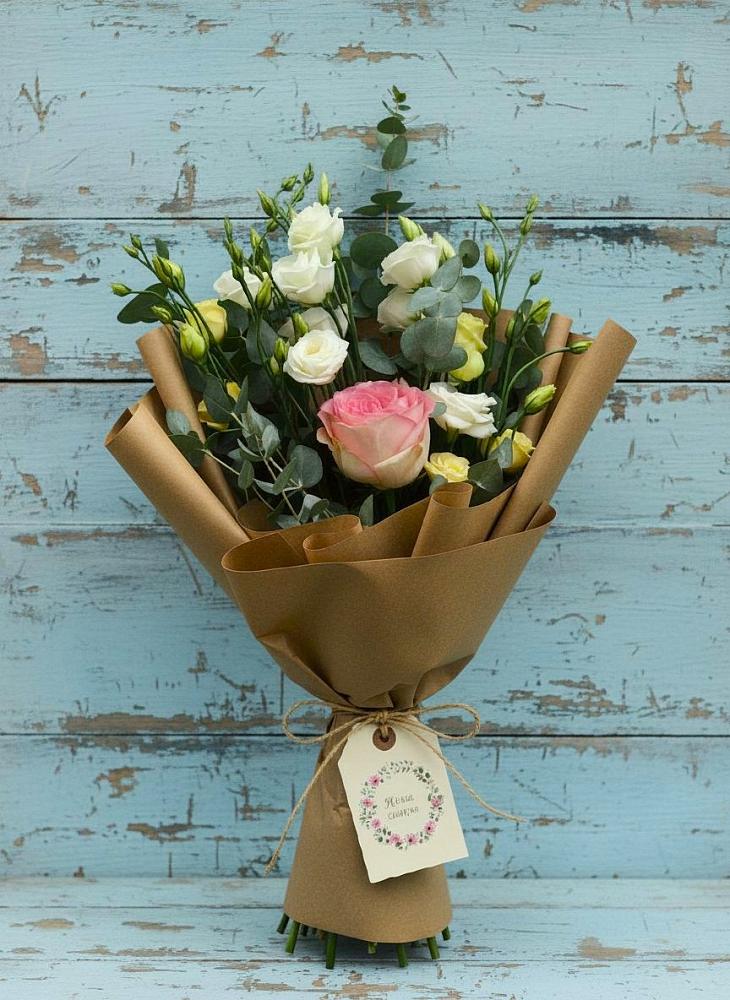 Букет цветов из: Розы и Лизиантусы в Новоалександровске