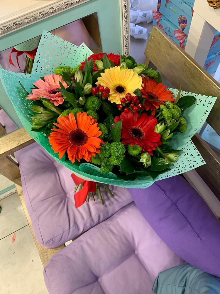 Букет цветов из: Герберы, Хризантемы и Альстромерии в Новоалександровске