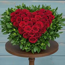 Цветочная композиция из Розы в виде сердца в Новоалександровске