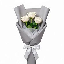 Букет 3 белые розы в Новоалександровске