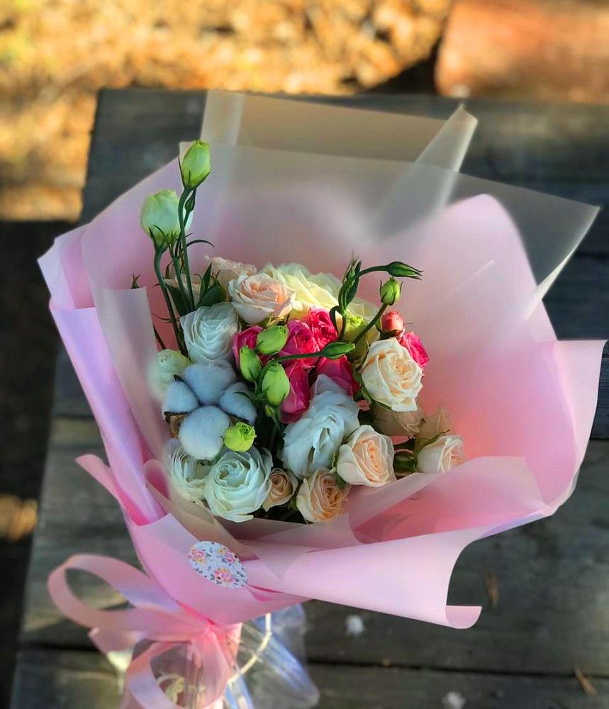 Букет цветов из: Розы и Лизиантусы в Новоалександровске