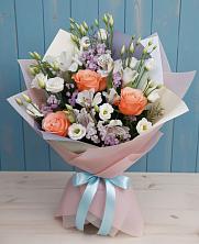 Букет цветов из:  Лизиантусы, Розы, Альстромерии и Гипсофила в Новоалександровске