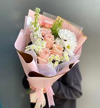 Букет цветов из:  Хризантемы и Розы в Новоалександровске