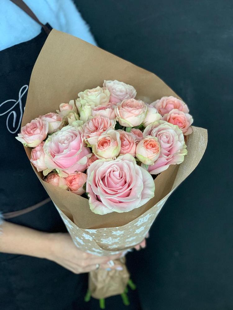 Букет цветов из: Хризантемы и Розы в Новоалександровске