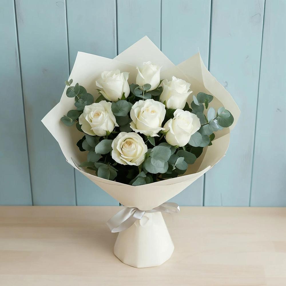 Букет Белые розы в Эвкалипте в Новоалександровске
