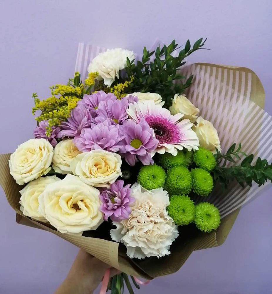 Букет цветов из: Хризантемы, Розы, Гвоздики и Герберы в Новоалександровске