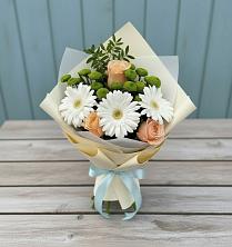 Букет цветов из:  Герберы, Розы и Хризантемы в Новоалександровске