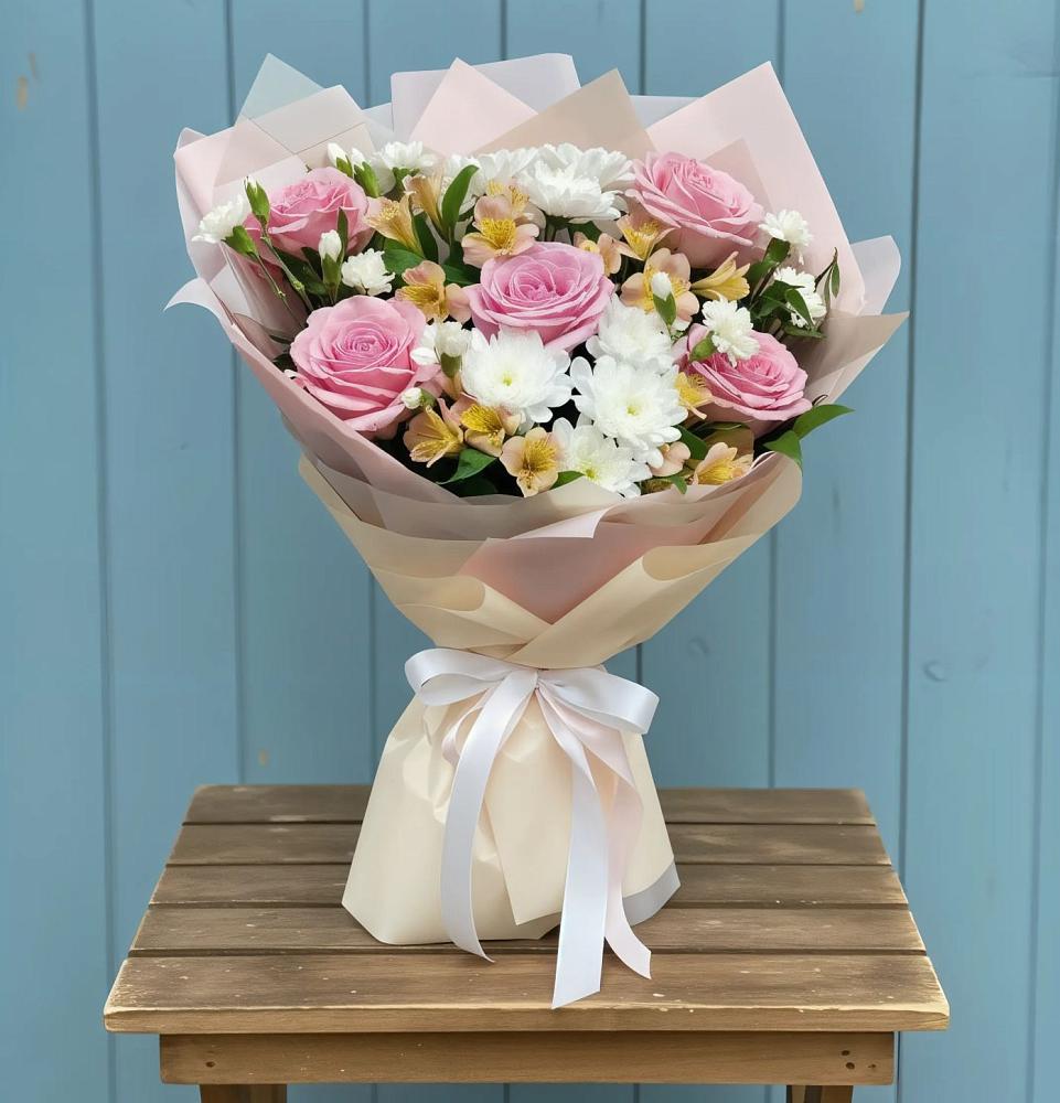 Букет цветов из: Гвоздики, Орхидеи и Розы в Новоалександровске