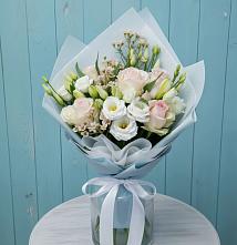 Букет цветов из:  Розы и Лизиантусы в Новоалександровске