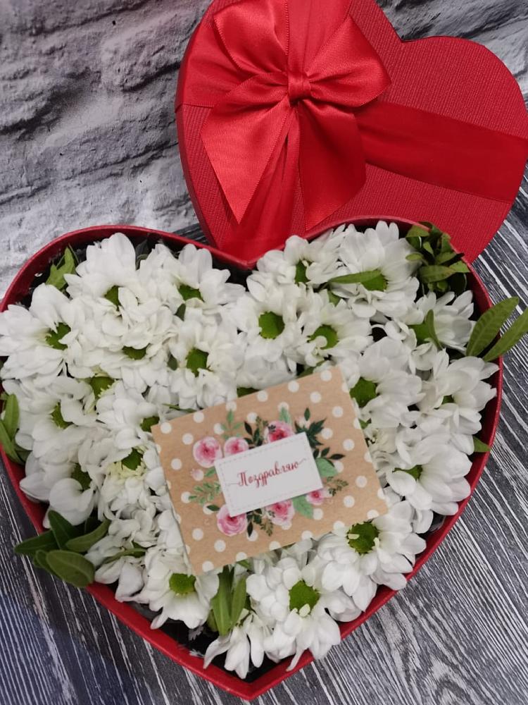 Цветочная композиция из Хризантемы в виде сердца в Новоалександровске