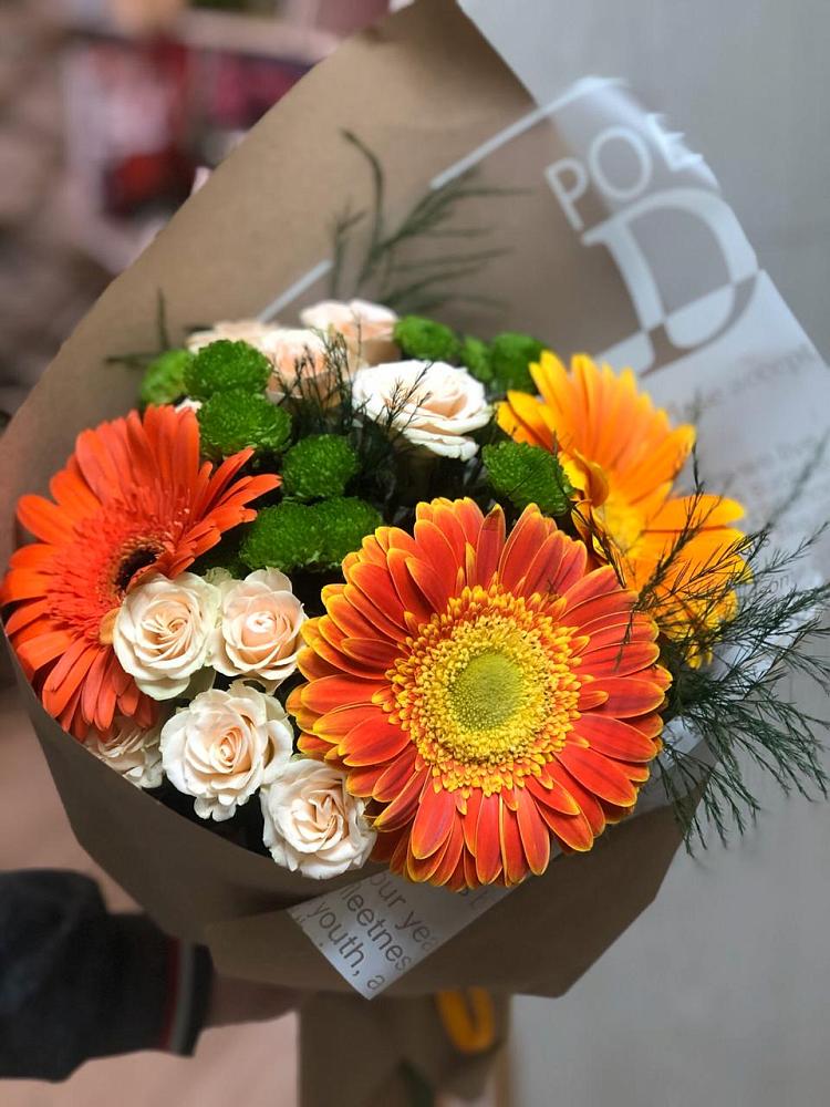 Букет цветов из: Герберы, Хризантемы и Розы в Новоалександровске