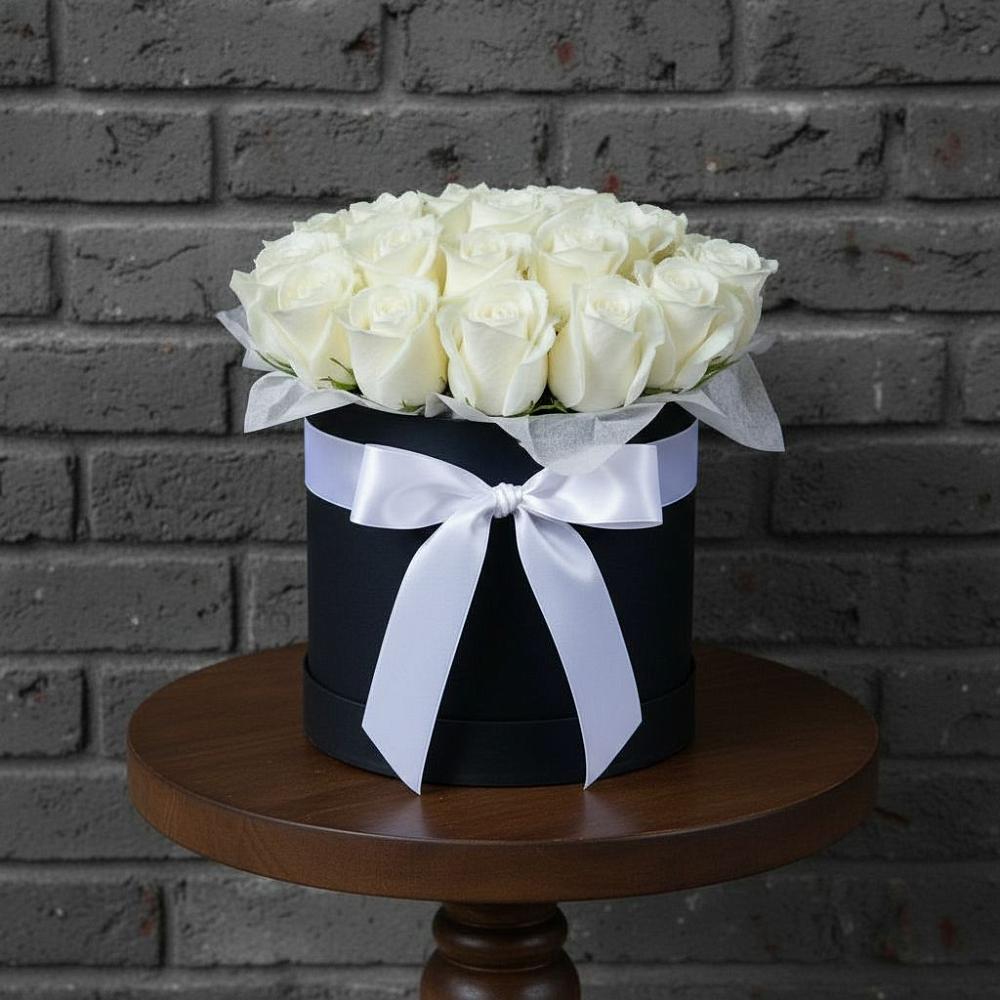 Цветочная композиция из Розы в шляпной коробке в Новоалександровске