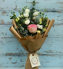 Букет цветов из:  Розы и Лизиантусы в Новоалександровске
