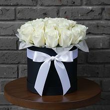 Цветочная композиция из Розы в шляпной коробке в Новоалександровске