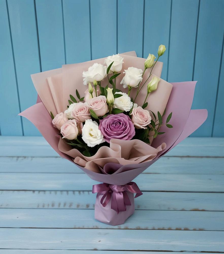 Букет цветов из: Розы и Лизиантусы в Новоалександровске